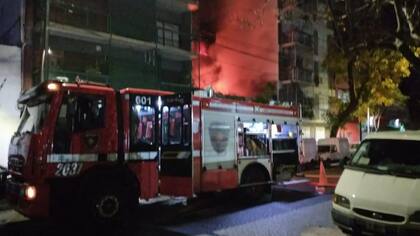 Personal de Bomberos se trasladó al lugar y contuvo las llamas