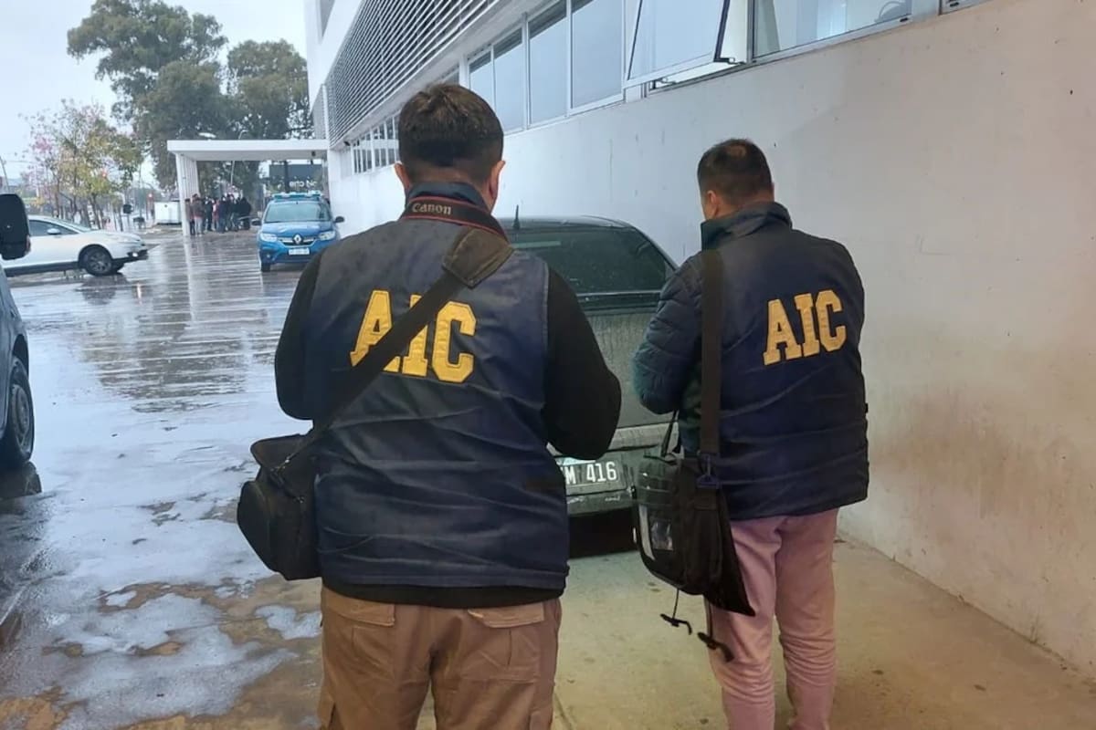 Personal de la Agencia de Investigación Criminal de Santa Fe, en la escena del hecho