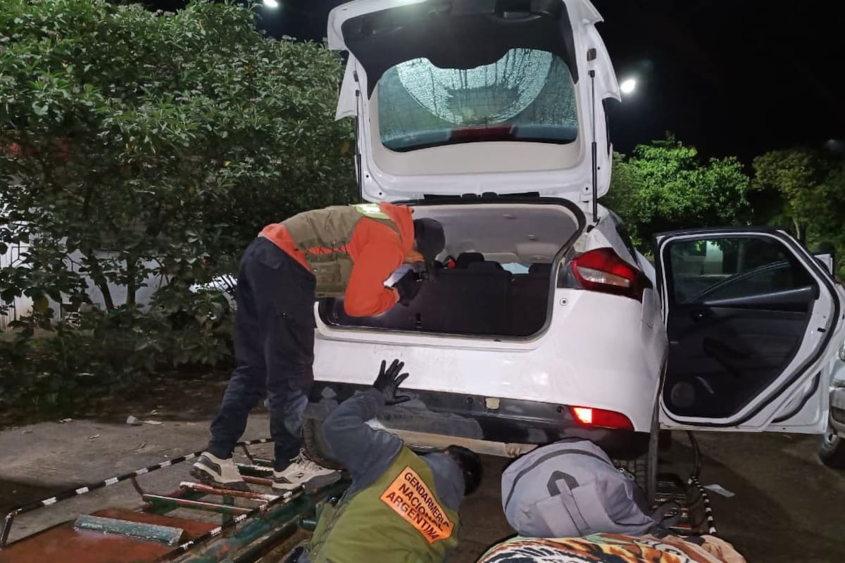 Personal de la Gendarmería encontró la droga que estaba oculta en un automóvil