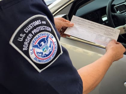 Personal de la Oficina de Aduanas y Protección Fronteriza de los Estados Unidos (CBP por sus siglas inglés) evaluará cada caso detenidamente