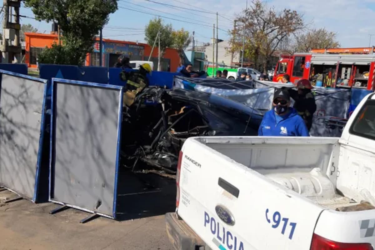Personal de Policía Bonaerense, SAME y Bomberos trabajó en el lugar luego del siniestro