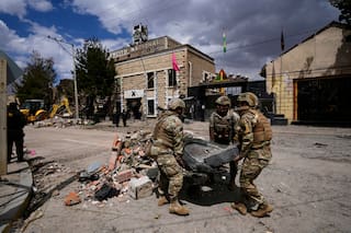 Paz visita zona donde se produjo explosión en cuartel que dejó 7 muertos; declara duelo en Bolivia
