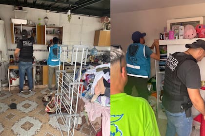 Personal policial inspecciona muebles y alacenas en uno de los domicilios, donde se hallaron dispositivos y dinero en efectivo