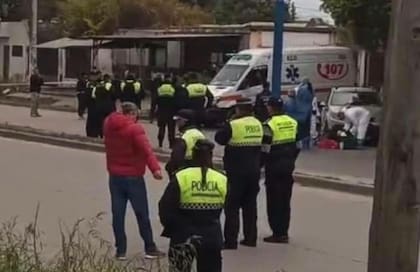 Personal policial llegó al escena y llamó a una ambulancia