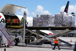 EE.UU. envía comida a cubanos mientras sigue presionando al gobierno de la isla