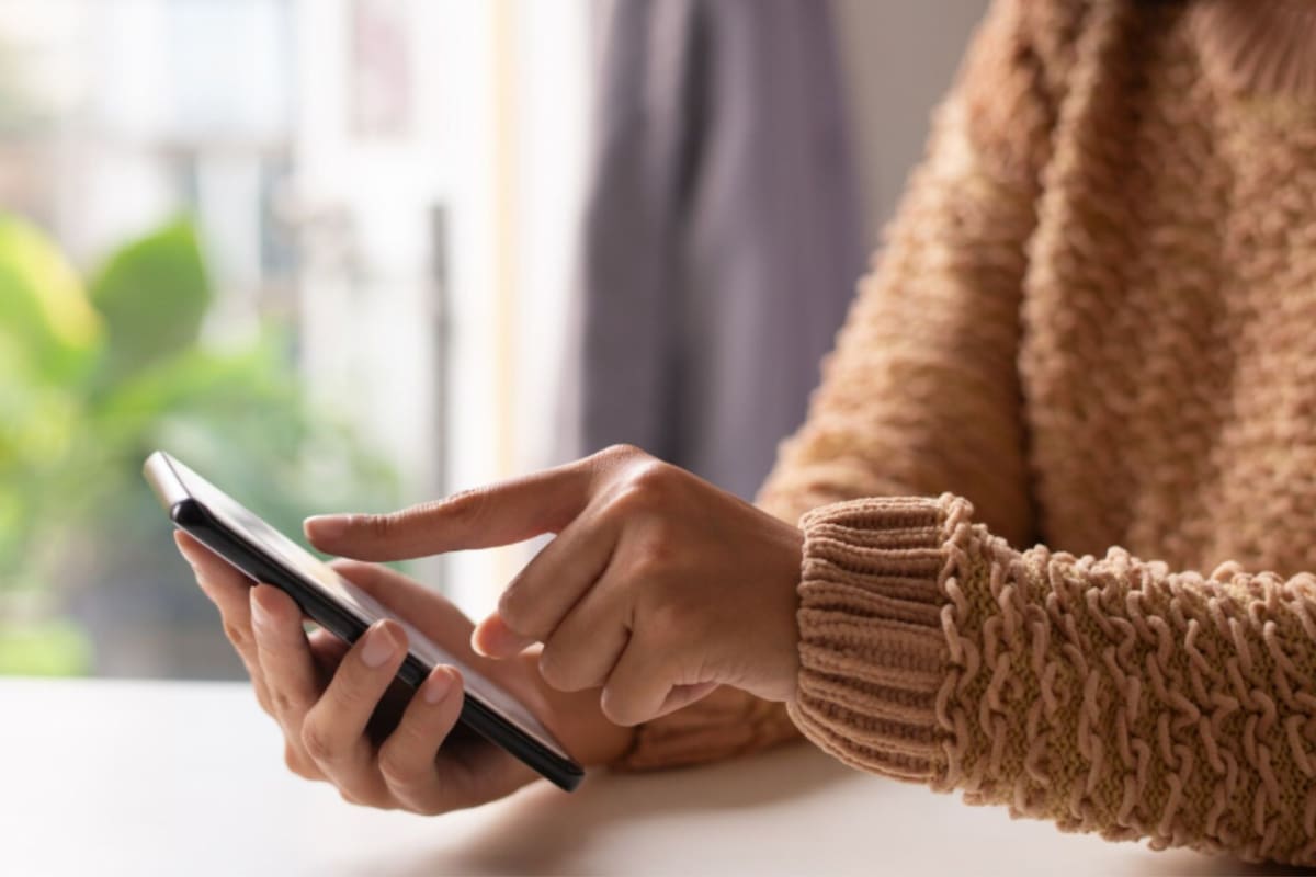 Personas que no hablan en grupos de WhatsApp: qué hay detrás, según la psicología