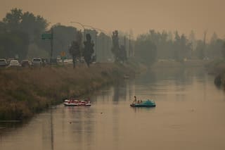 Canadá pone al ejército en alerta debido a incendios forestales; un muerto y miles de desplazados