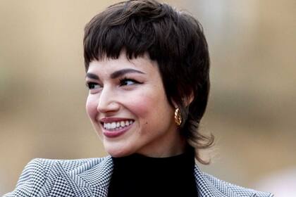 Personificando a Tokio, Úrsula lució el pelo corto en casi toda la serie