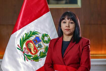 Perú: Pedro Castillo le tomó juramento a la nueva ministra, Mirtha Vásquez.