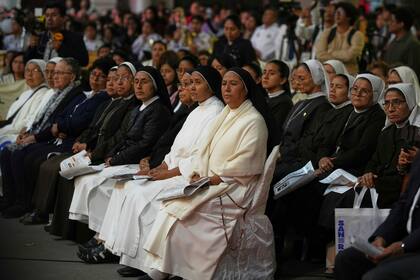 Peruanos celebran misa masiva de agradecimiento a León XIV por su labor en Chiclayo