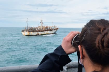 La Armada controla el movimiento de los pesqueros