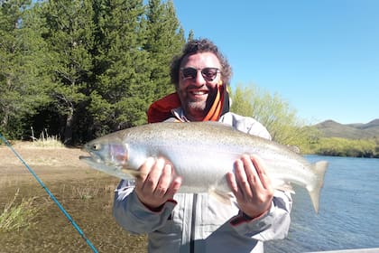 Pesca en el río Limay.
