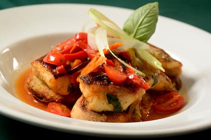 Pescado con vegetales frescos