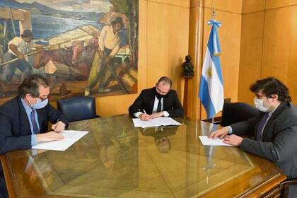 Pesce, Guzmán y Chodos enviaron ayer una carta al FMI