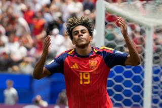 Pese a irse sin gol, Lamine Yamal empieza a carburar con España