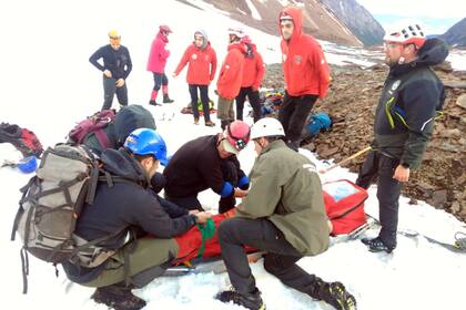 Pese a la advertencia, a fines de 2022 un brasileño murió en ese lugar luego de que impactara sobre su cuerpo una masa de hielo que se desprendió del techo de la imponente caverna