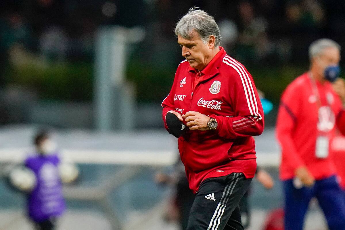 Pese a la clasificación para Qatar 2022, Martino recibe cuestionamientos desde todos lados en México