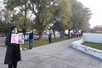 Pese a la cuarentena por el coronavirus, hubo una singular protesta por el femicidio de Jésica Minaglia en Puerto San Julián, Santa Cruz