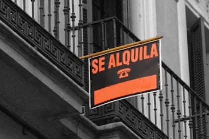 Si avanza la ley, los inquilinos de vivienda familiares permanentes que no superen el monto de un salario y medio mínimo vital y móvil por mes quedarán eximidos de afrontar los costos de gastos administrativos, honorarios y las comisiones inmobiliarias