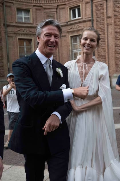 Pese a la lluvia, la pareja se dejó ver feliz