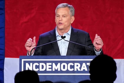 Pese a la negativa de Josh Stein, la Asamblea General de Carolina del Norte aprobó una nueva norma que obliga al estado a colaborar con el ICE