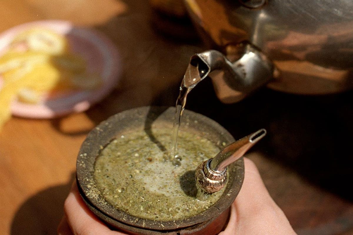 Pese a la retracción que provocó el aislamiento en otros rubros, las ventas de yerba en los primeros cinco meses del año prácticamente se mantuvieron en los niveles de 2019, con solo 2,6% de caída