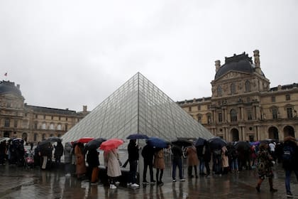 Pese a las colas, el Museo del Louvre cerró ayer sus puertas