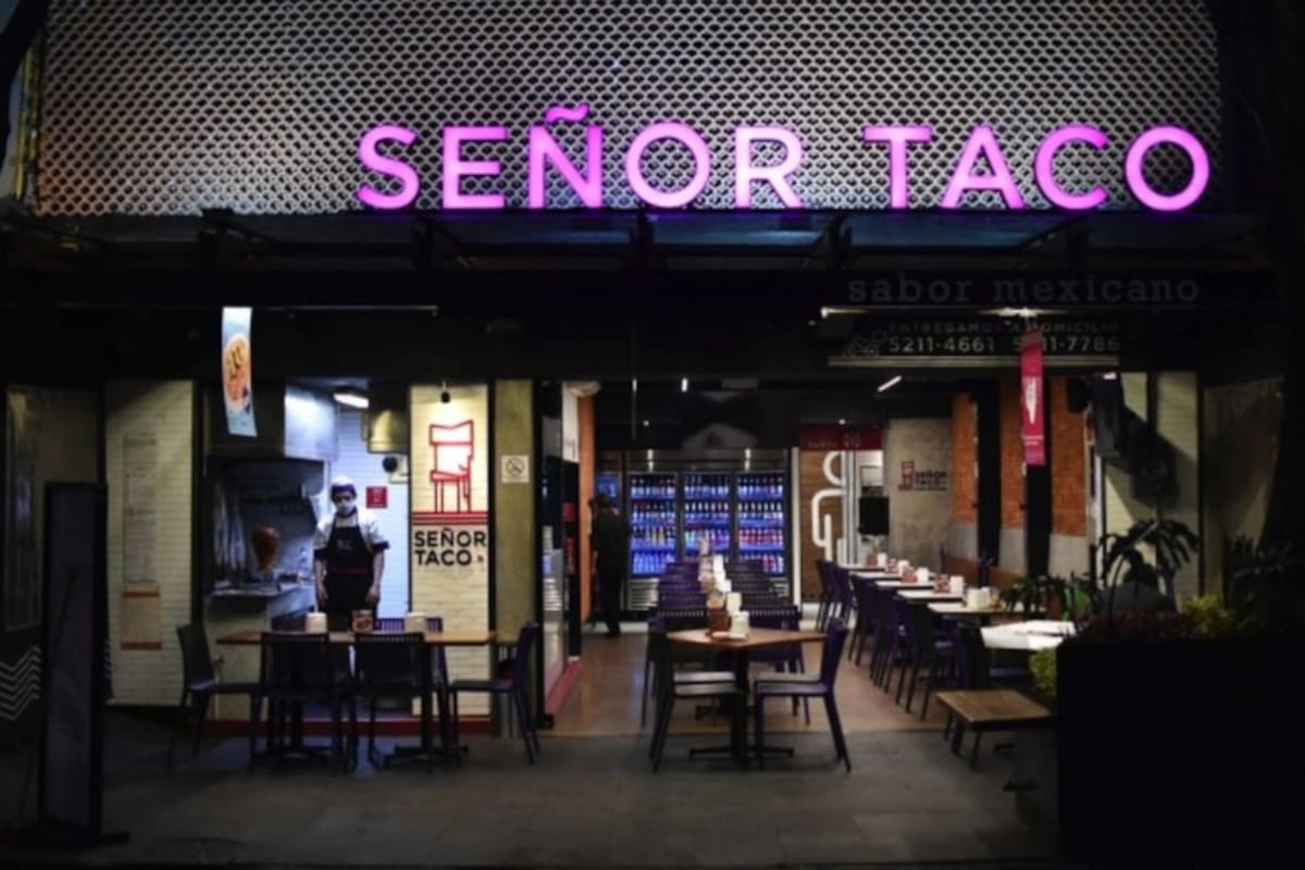 Pese a no existir cuarentena obligatoria, muchos restaurantes en Ciudad de México lucen prácticamente vacíos en los últimos días.