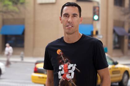 Pese a que está suspendida la temporada de la NBA, Pablo Prigioni se mantiene activo en el trabajo con los jugadores de Minnesota