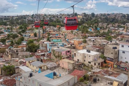 Pese al desarrollo económico del país, muchos barrios permanecen sumidos en la pobreza.