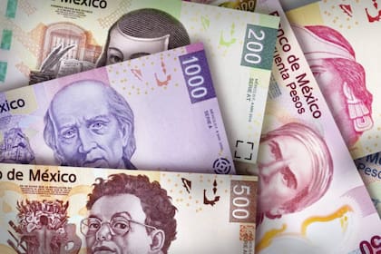 Peso mexicano retrocede tras decisión Banco de Japón de elevar tasas