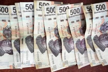 Peso mexicano se debilita por menores perspectivas recorte de tasas Fed, bolsa repunta