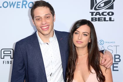 Pete Davidson y Cazzie David