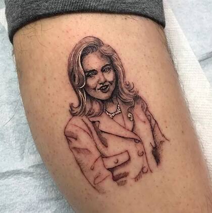 Pete Davidson mostró su tatuaje de Hillary Clinton antes de borrar sus cuentas en redes sociales (Instagram/@petedavidson)