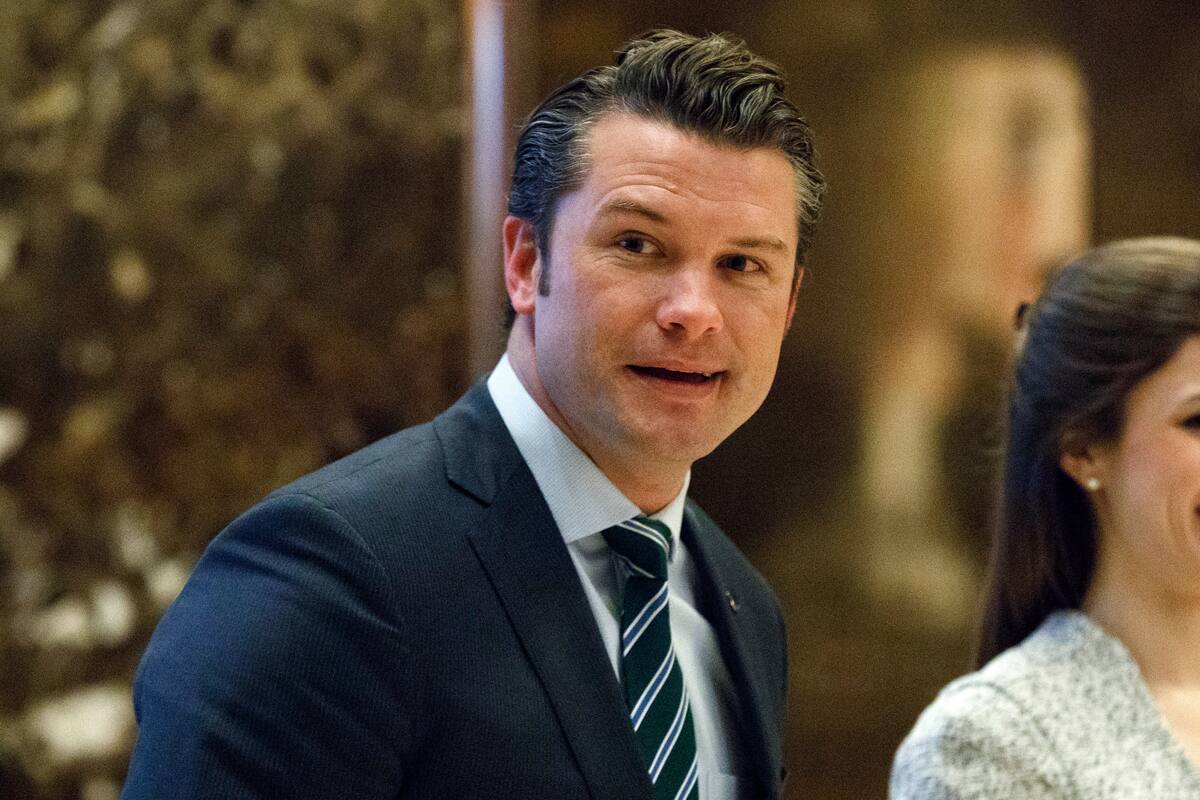 Pete Hegseth, camino a reunirse con el presidente electo Donald Trump en la Torre Trump de Nueva York, el viernes pasado