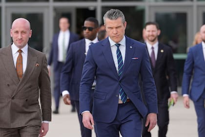 Pete Hegseth, secretario de Guerra, llega a una conferencia en el Comando Sur