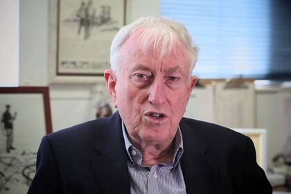 Peter C. Roherty nació en Australia en 1940. Se doctoró en Edimburgo y fue profesor de la Universidad de Tennessee, Estados Unidos. M