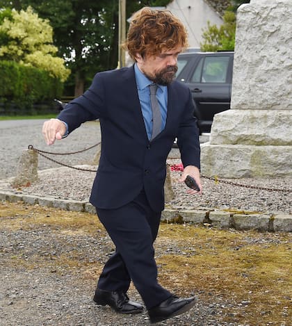 Peter Dinklage se vistió de gala para la boda