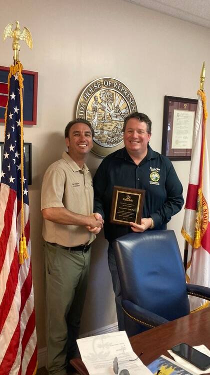 Peter Filiberto (izq.) es concejal de Palm Bay, en Florida