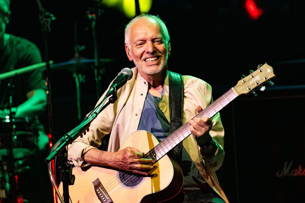 Peter Frampton no pierde el optimismo mientras enfrenta una enfermedad degenerativa