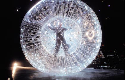 Peter Gabriel: un vanguardista en los diseños de escenario; una imagen del Growing up Tour, de 2003