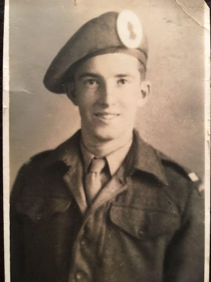 Peter Harrison fue voluntario durante la Segunda Guerra Mundial, lo enviaron a entrenar tropas en la India