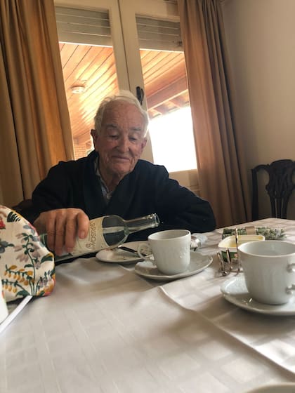 Peter Harrison, tomando gin, hace dos años