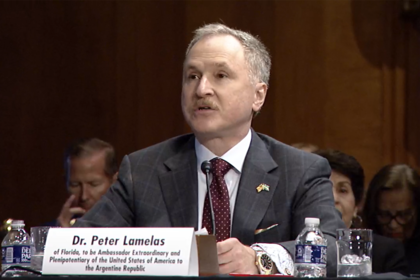 Peter Lamelas, el embajador designado por Donald Trump para la Argentina, en su exposición ante una comisión del Senado, en Washington.