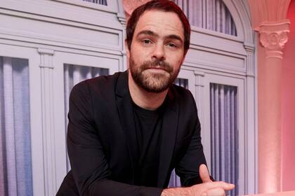 Peter Lanzani, protagonista de El Reino II, tuvo un divertido gesto con su colega y amigo, el Chino Darín