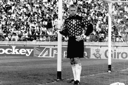 Peter Schmeichel (25 de febrero de 1993): el arquero danés, ganador de la Eurocopa un año antes, perdió el duelo con Sergio Goycochea; en Mar del Plata, tras el 1-1 (goles de Caniggia y Craviotto, en contra), la selección se impuso en los penales 5-4 y Maradona levantó la Copa Artemio Franchi.