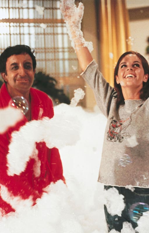 Peter Sellers y Claudine Longet en una obra maestra de la comedia, clásica y experimental a la vez