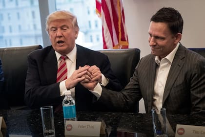 Peter Thiel junto a Donald Trump