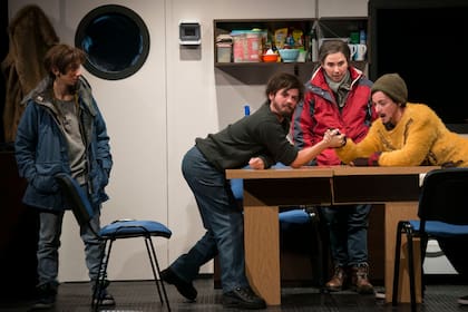Valeria Correa, Pilar Gamboa, Laura Paredes y Elisa Carricajo, en Petróleo, esa objeto de culto de la escena alternativa que está haciendo funciones los miércoles, en el Metropolitan Sura
