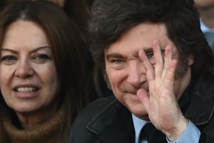 Pettovello junto a Milei (Luis ROBAYO / AFP)